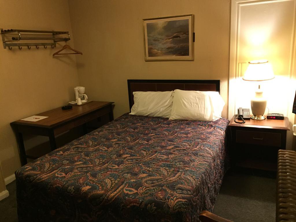 Shamrock Motel Мідленд Номер фото