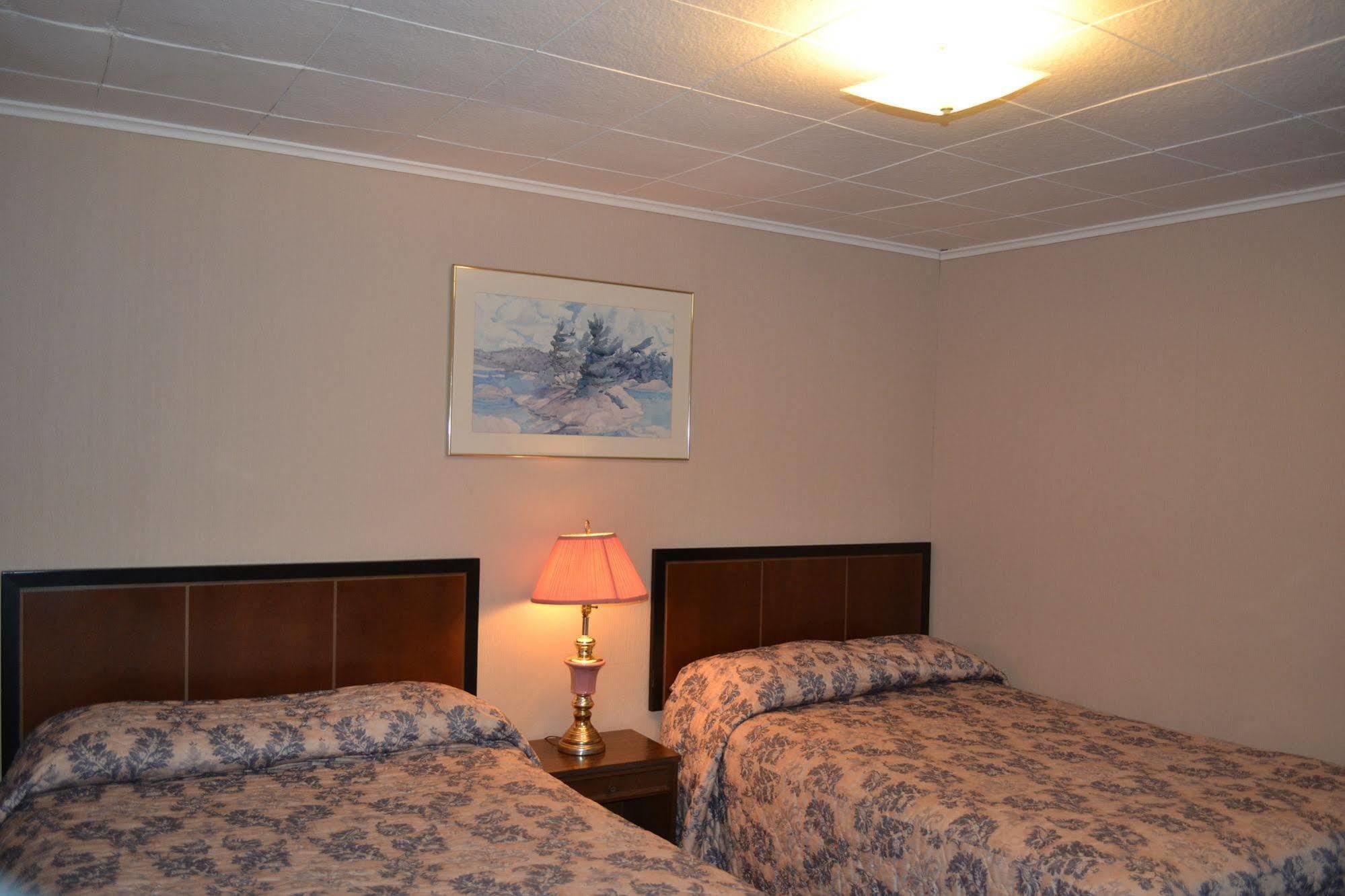 Shamrock Motel Мідленд Екстер'єр фото